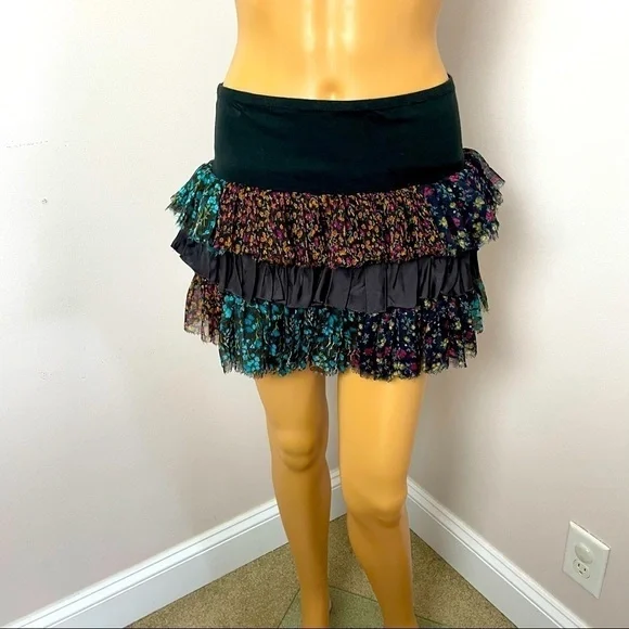 Free People Skirt Mini Ruffled Flower Fabric 90’s look Small Petite - Picture 2 of 10